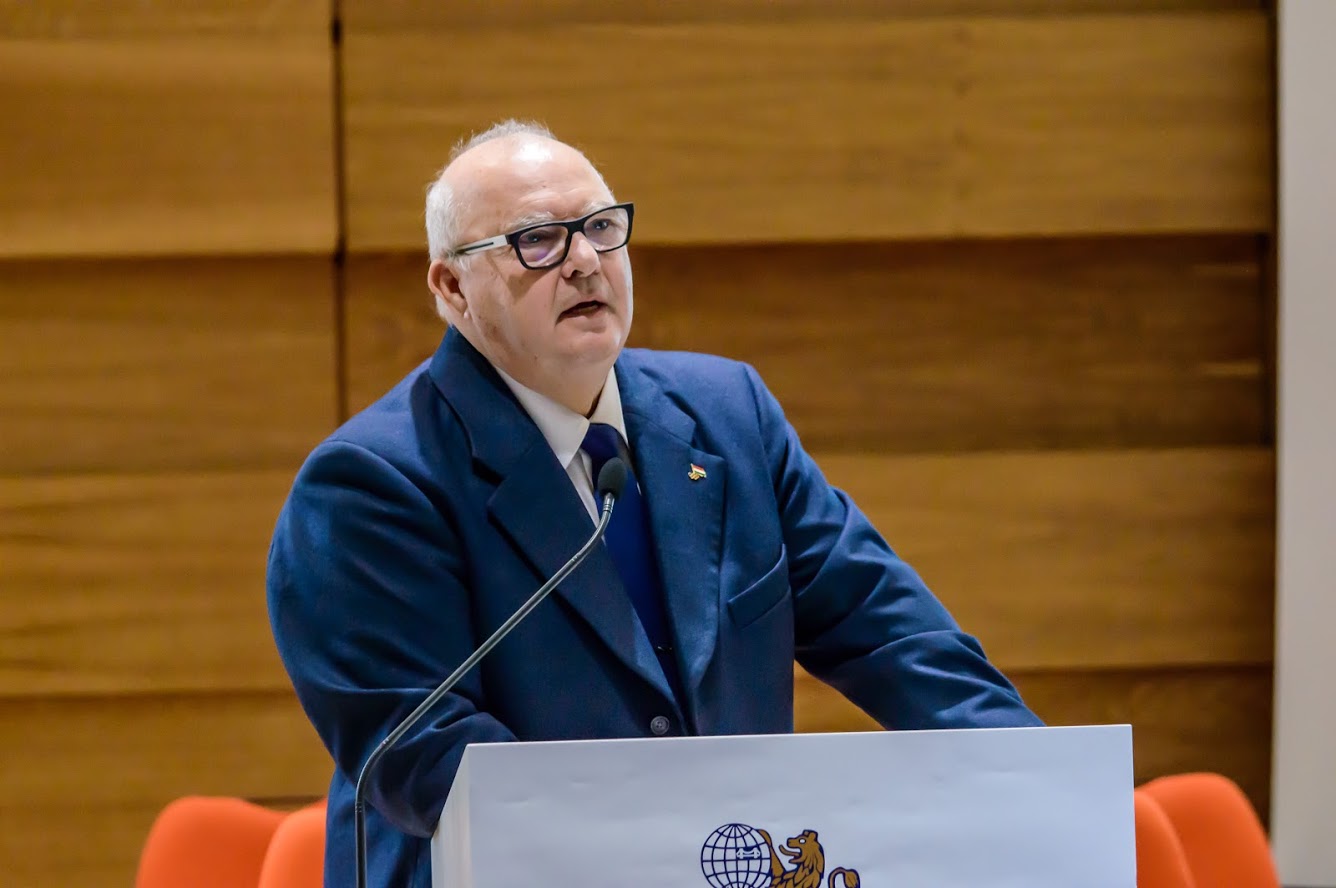  Foto 1 - Dott. Zoltán Vereczkey, Presidente della Camera di Commercio e dell’Industria della Contea di Pest e di Érd. (Foto di PMKIK) 